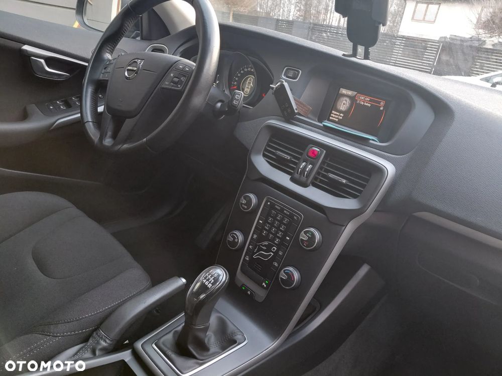 Volvo V40 T2 Summum - 23