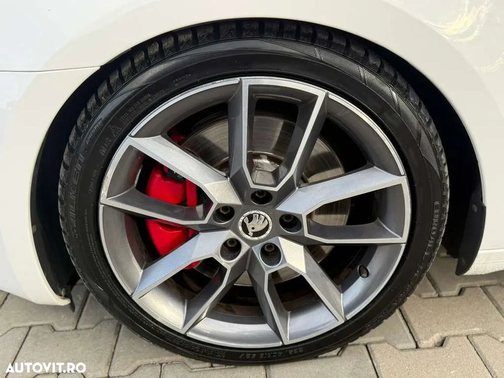 Skoda Octavia Combi 2.0 TDI (Green tec) DSG RS - 30