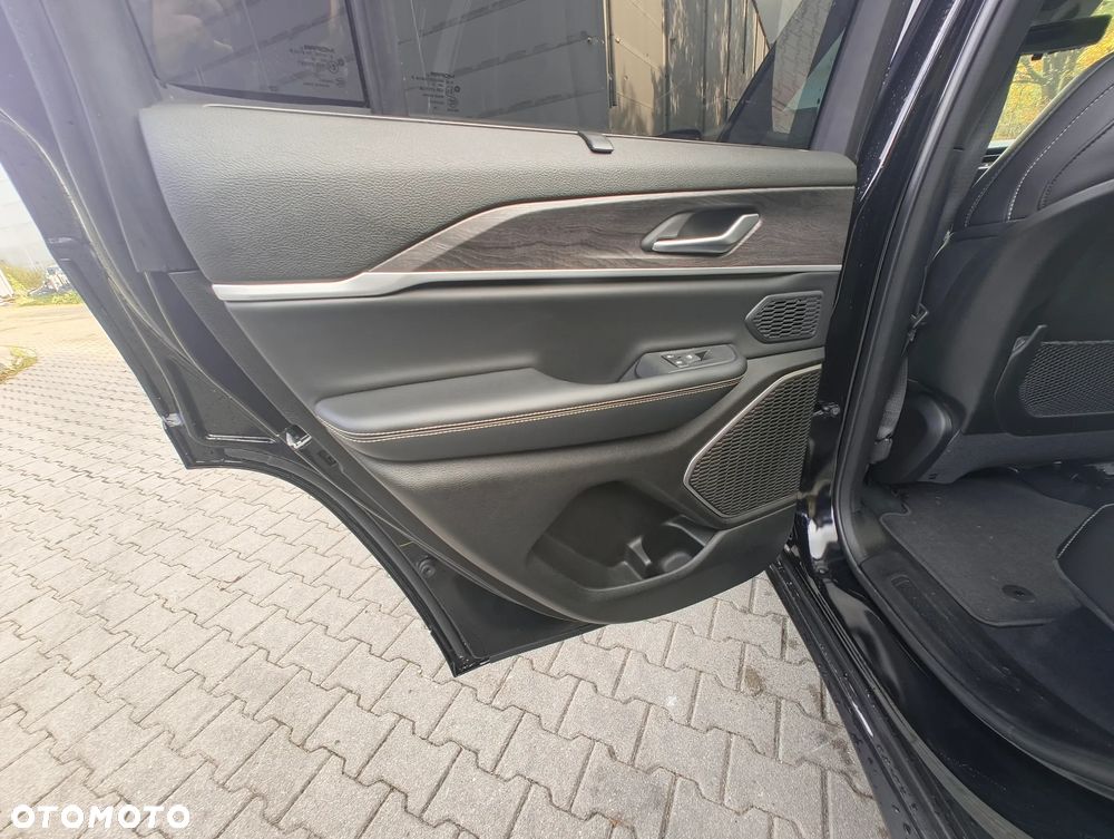 Jeep Grand Cherokee - 12