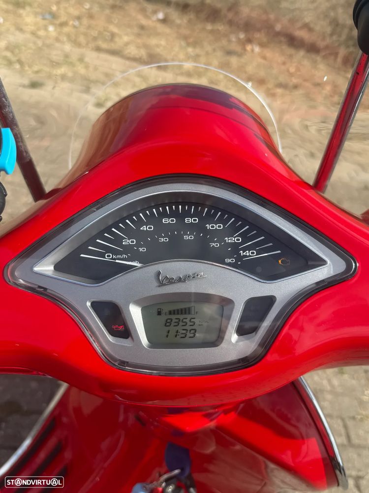 Vespa Primavera ABS Product Red - 5