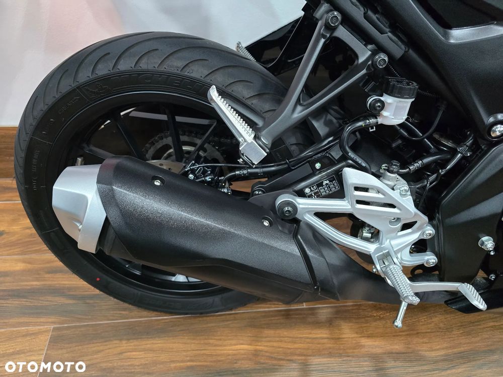 Yamaha YZF - 17