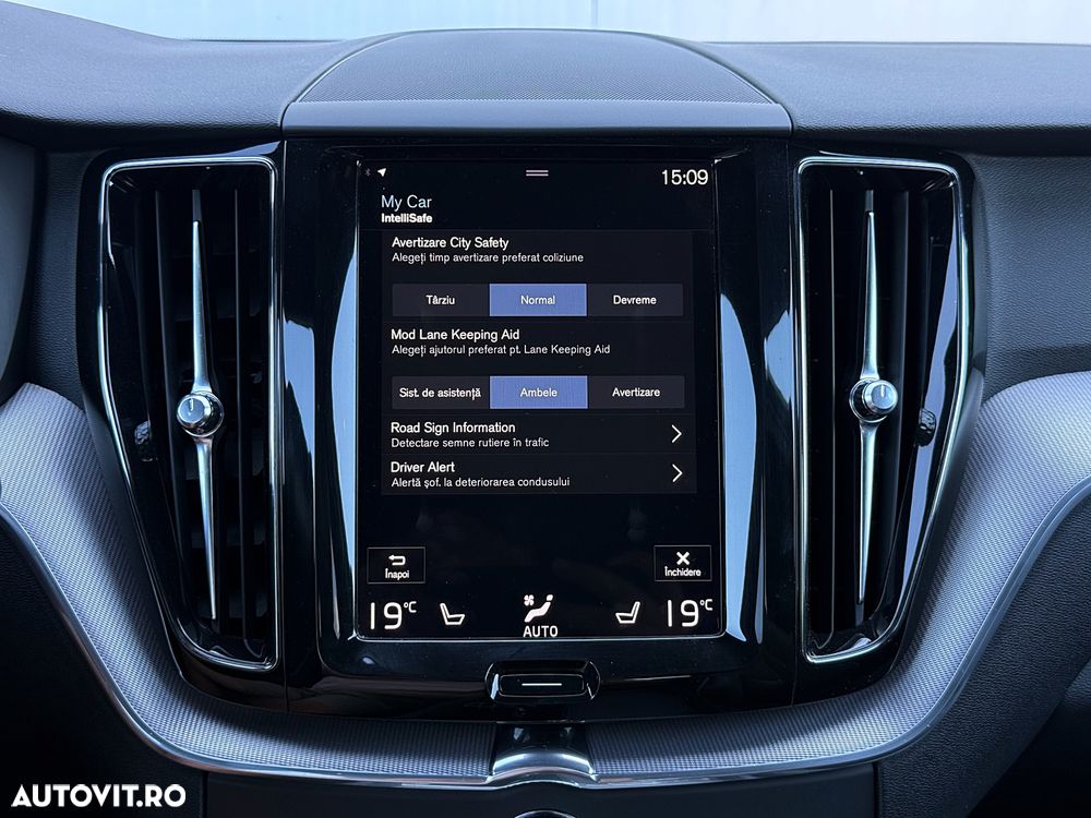 Volvo XC 60 B4 MHEV AWD R-Design - 36