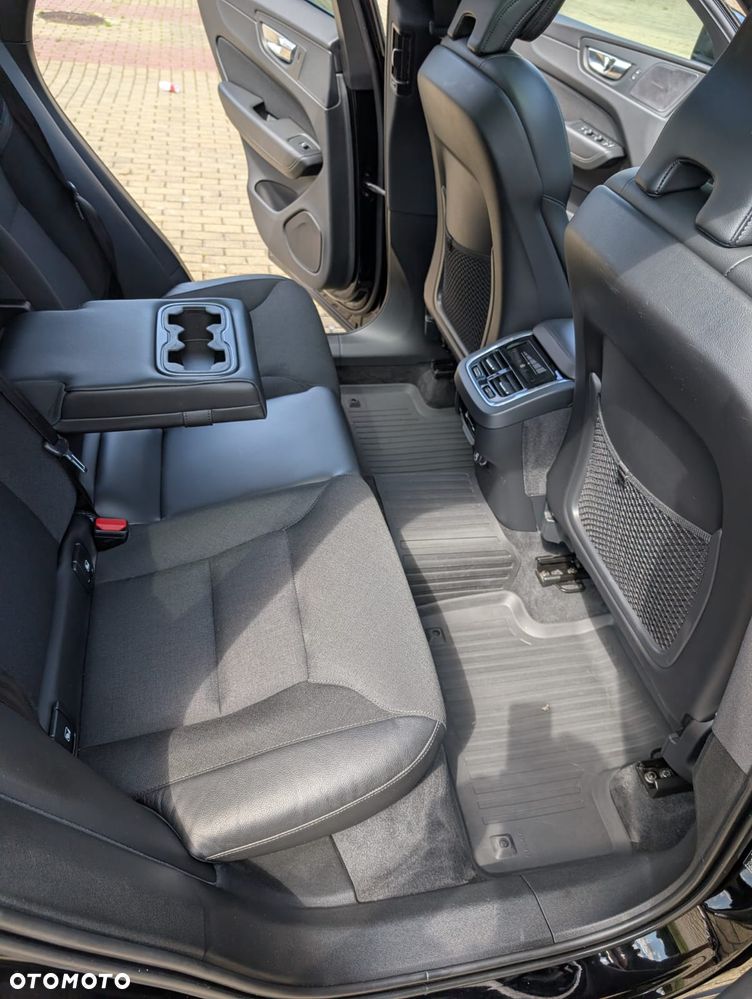 Volvo XC 60 D4 Momentum Pro - 30