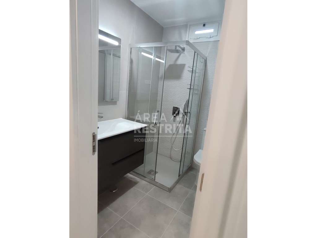 APARTAMENTO T2 SEMI-REMODELADO,PAIVAS, AMORA - Grande imagem: 3/5