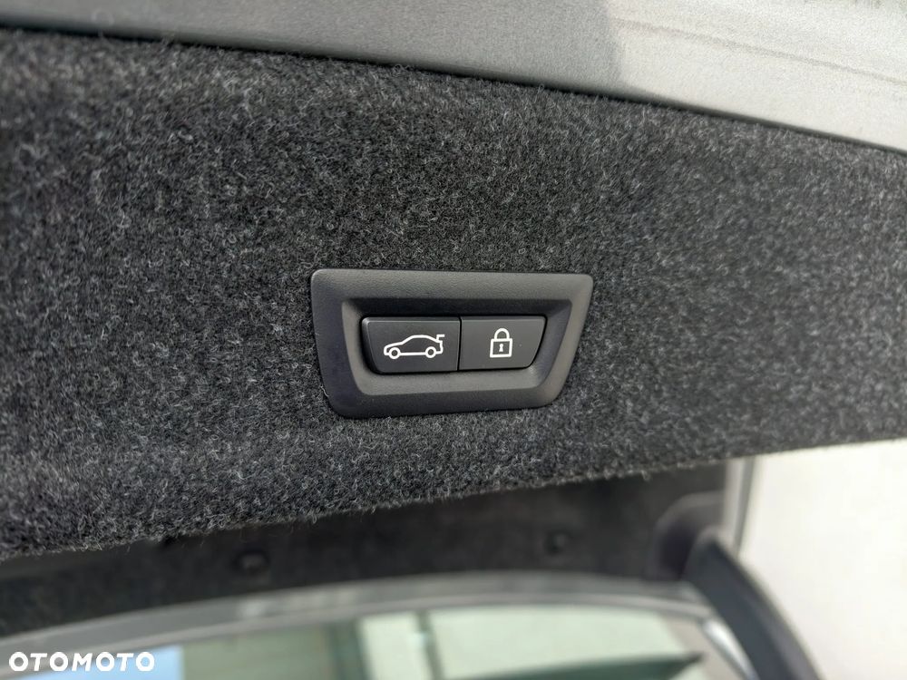 BMW Seria 3 320i GPF M Sport - 12