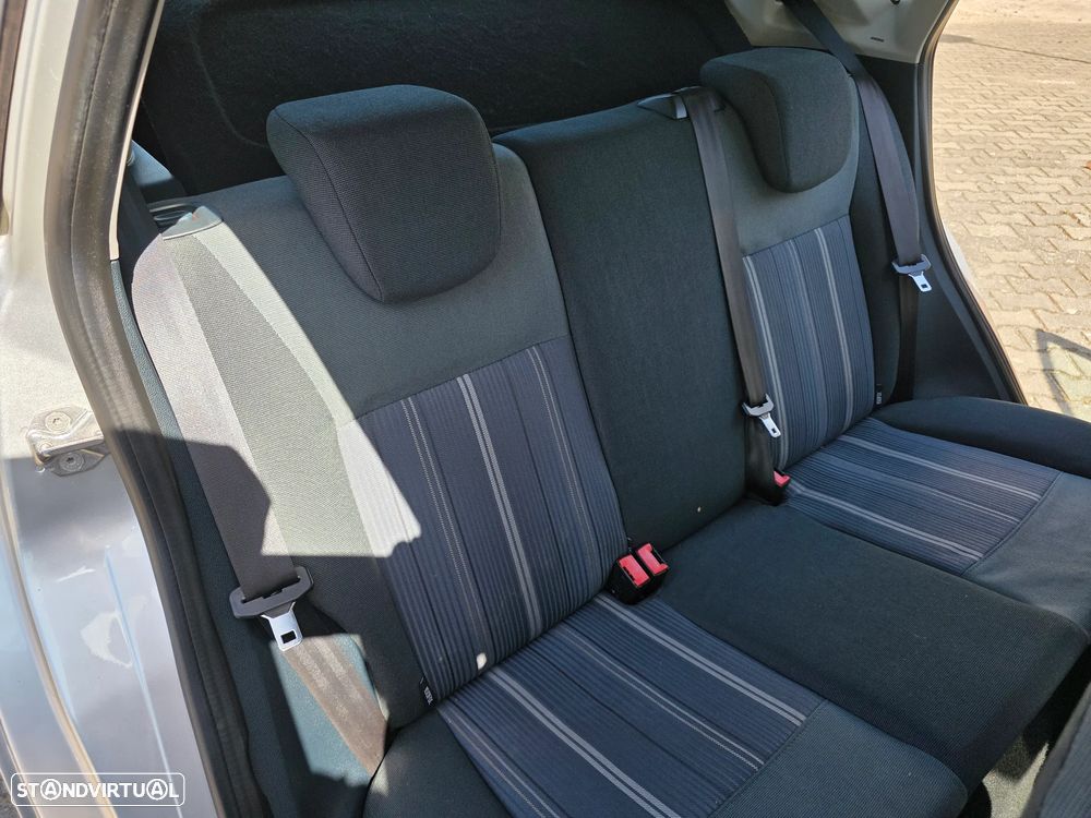 Ford Fiesta 1.25 Techno - 14