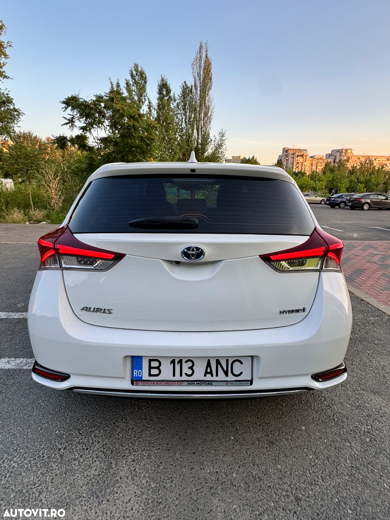 Toyota Auris 1.8 L VVT-i Hybrid Sol - 6