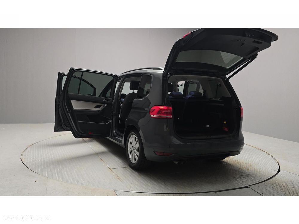 Volkswagen Touran - 11