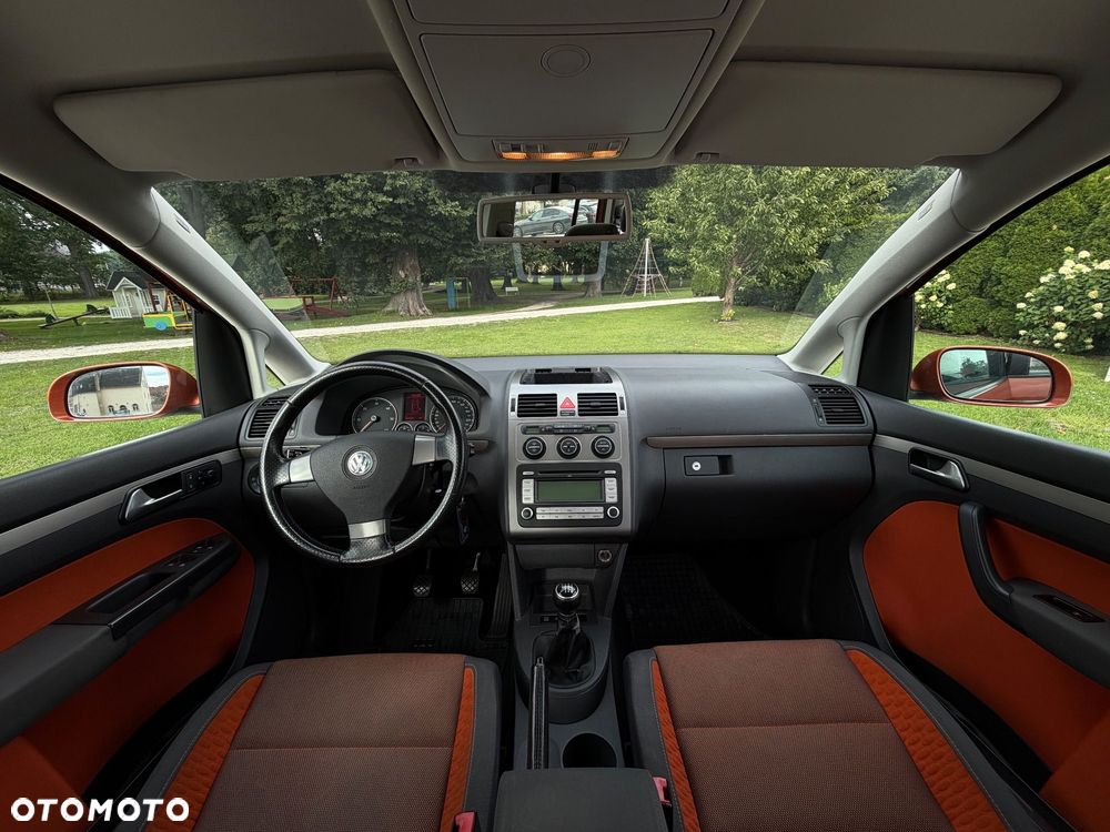 Volkswagen Touran 2.0 TDI DPF Cross - 10