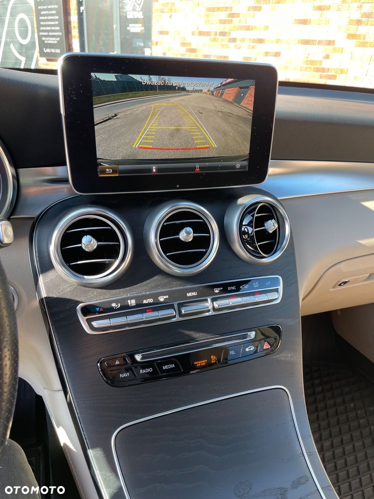 Mercedes-Benz GLC 300 4Matic 9G-TRONIC AMG Line - 25