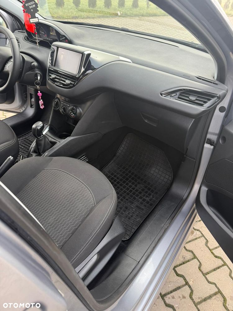 Peugeot 208 - 15