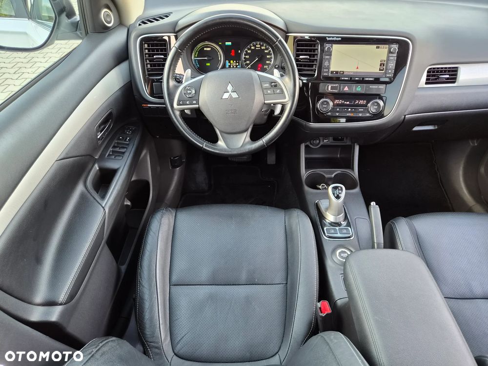 Mitsubishi Outlander 2.0 4WD Top - 32