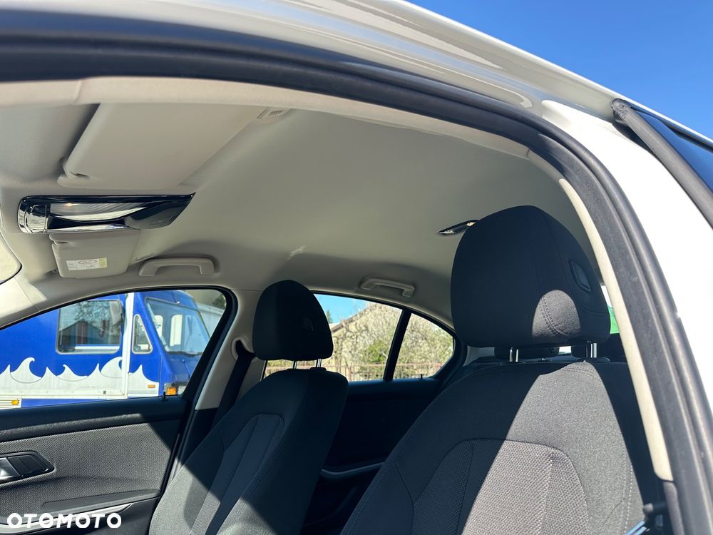 BMW Seria 3 318i - 13