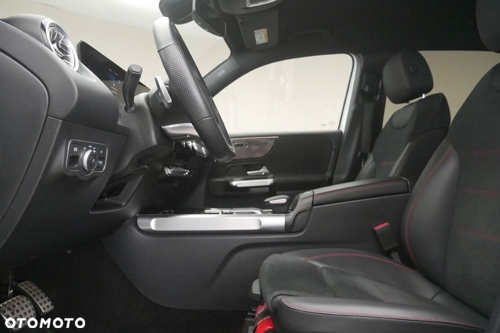 Mercedes-Benz GLB - 12