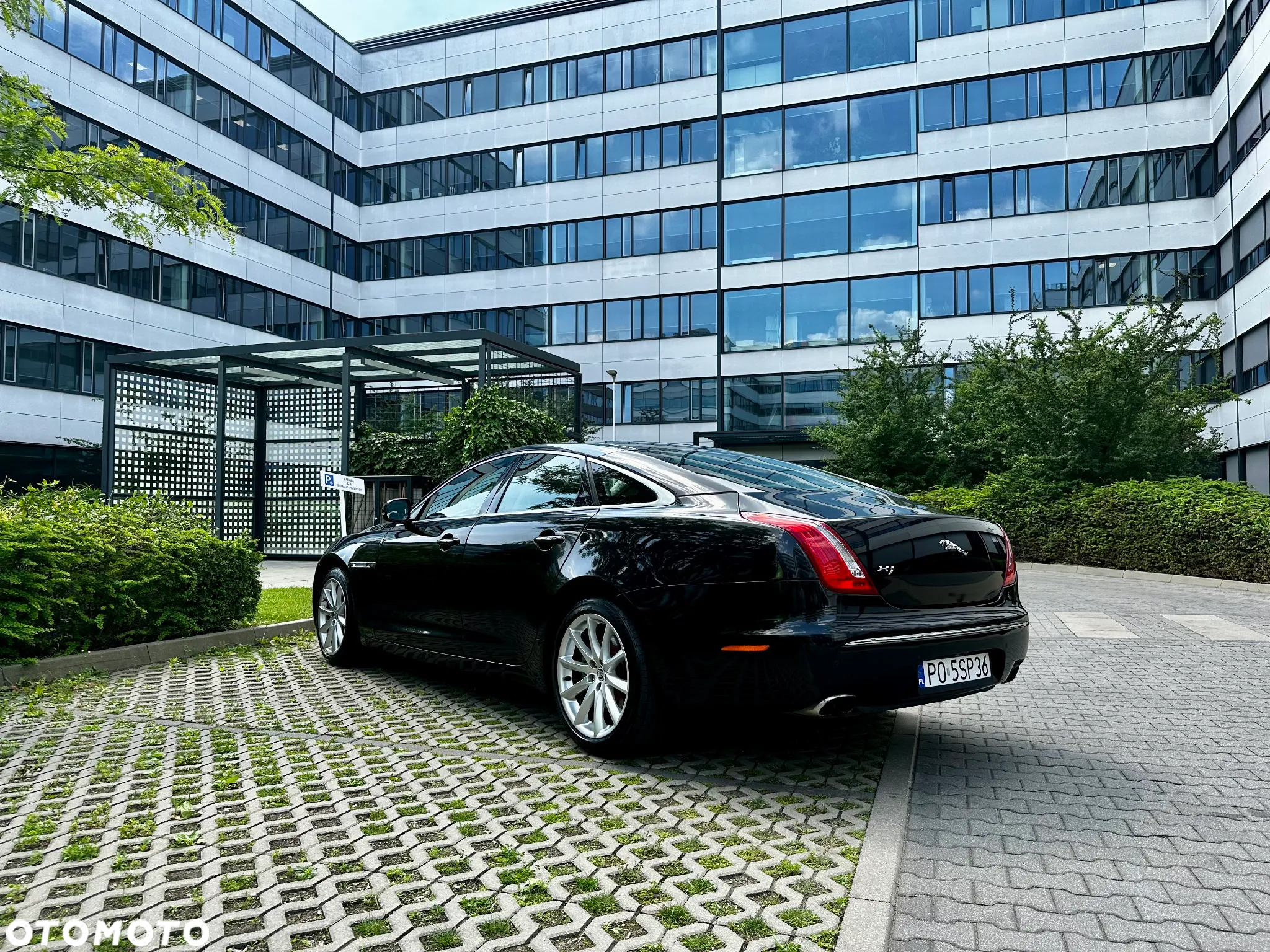 Jaguar XJ - 7