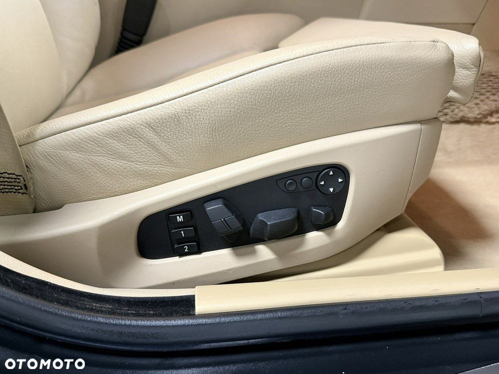 BMW Seria 5 525i Touring - 18