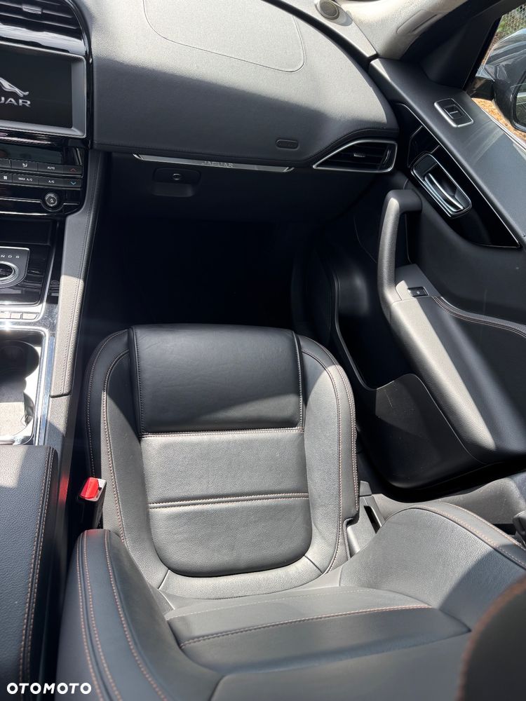 Jaguar F-Pace - 30