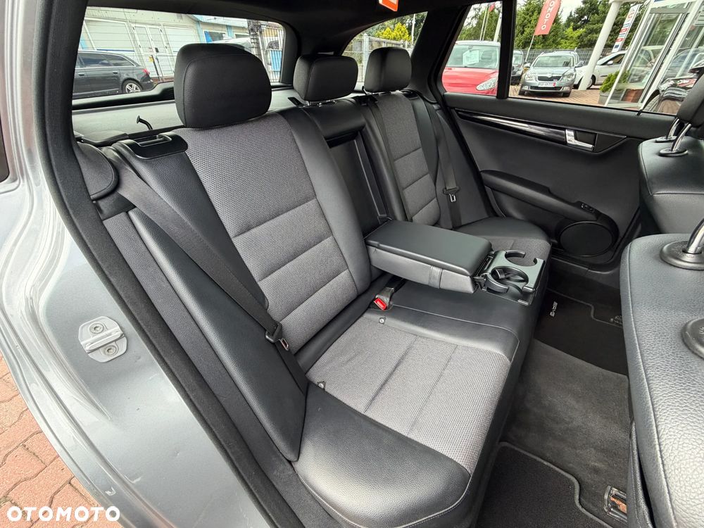 Mercedes-Benz Klasa C 220 CDI DPF BlueEFFICIENCY SPORT EDITION - 35