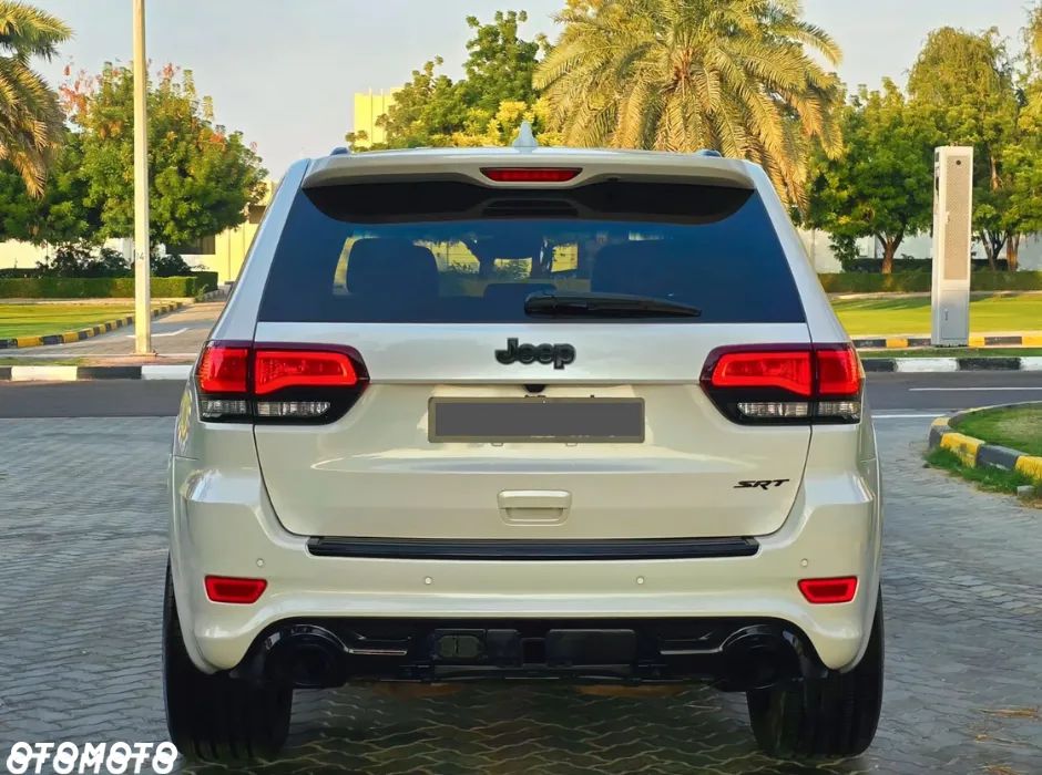 Jeep Grand Cherokee SRT8 - 5