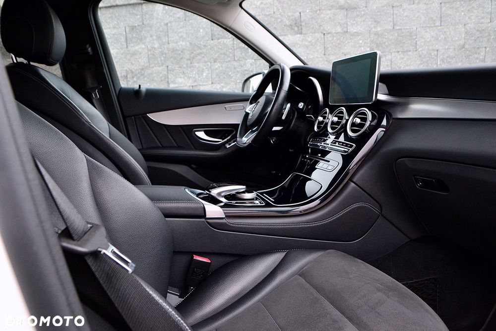 Mercedes-Benz GLC 250 4Matic 9G-TRONIC AMG Line - 15