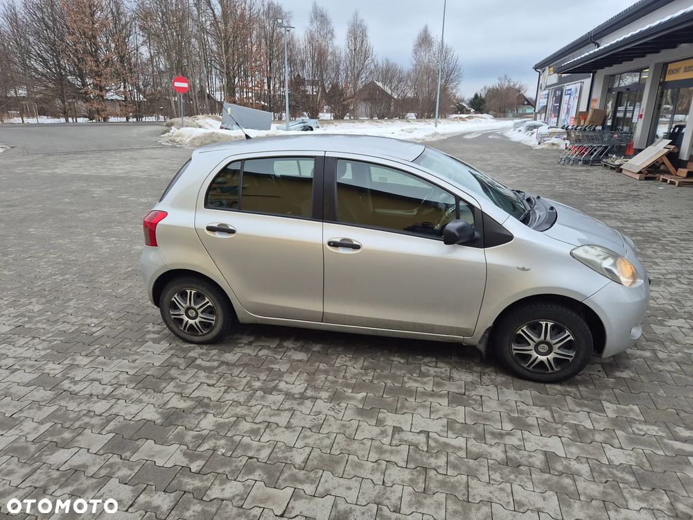 Toyota Yaris 1.0 Luna A/C - 2
