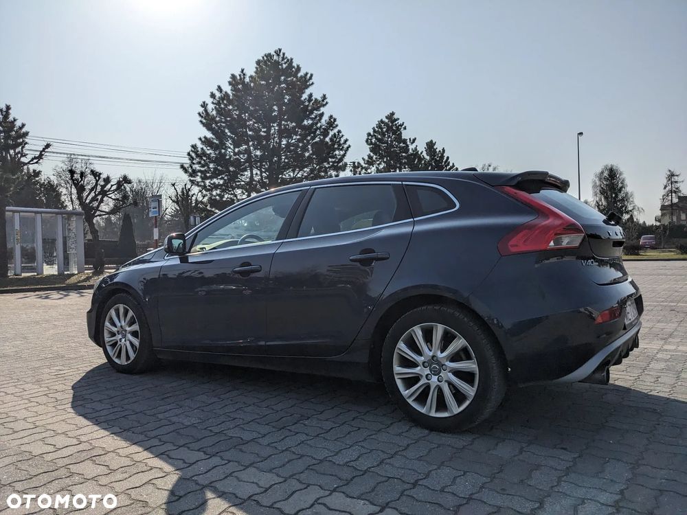 Volvo V40 T4 R-Design Momentum - 4