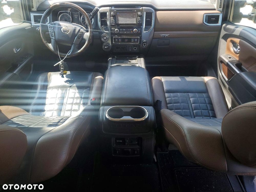 Nissan Titan - 9