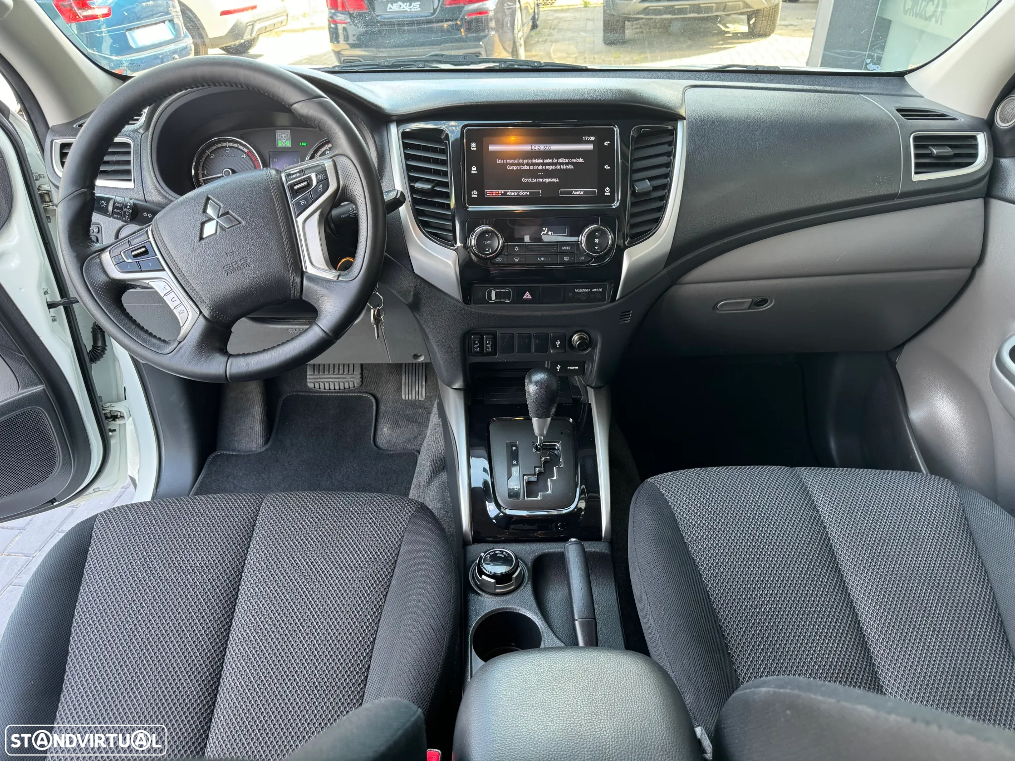 Mitsubishi L200 2.4 DI-D CD Instyle Strakar AT 4WD - 10