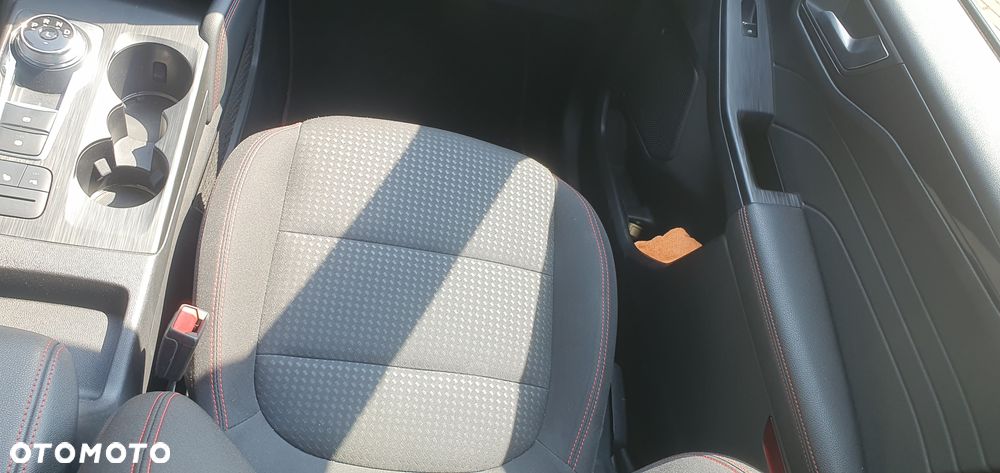 Ford Kuga - 12