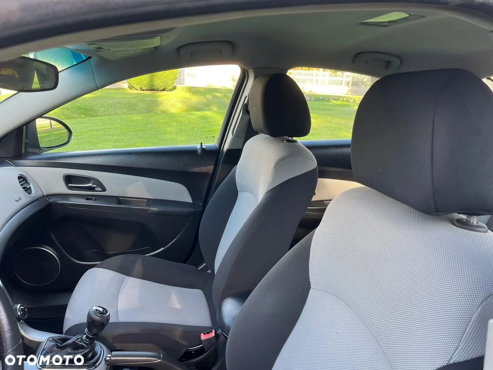 Chevrolet Cruze 1.6 LS - 19