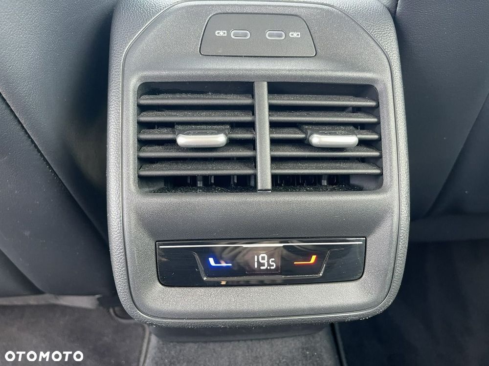 Volkswagen Passat Variant 2.0 TDI SCR Elegance DSG - 15