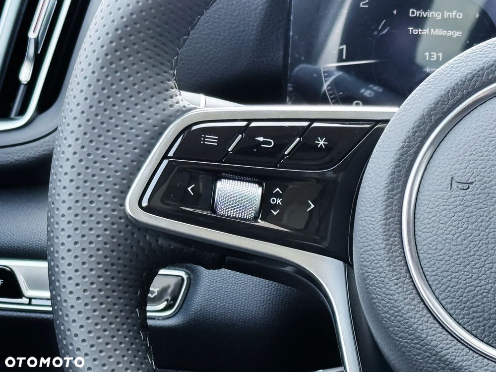 Hongqi HS3 2.0T AWD - 25