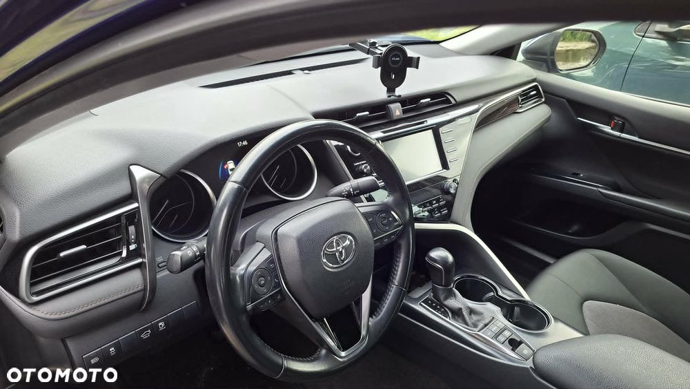 Toyota Camry 2.5 Hybrid Comfort CVT - 2