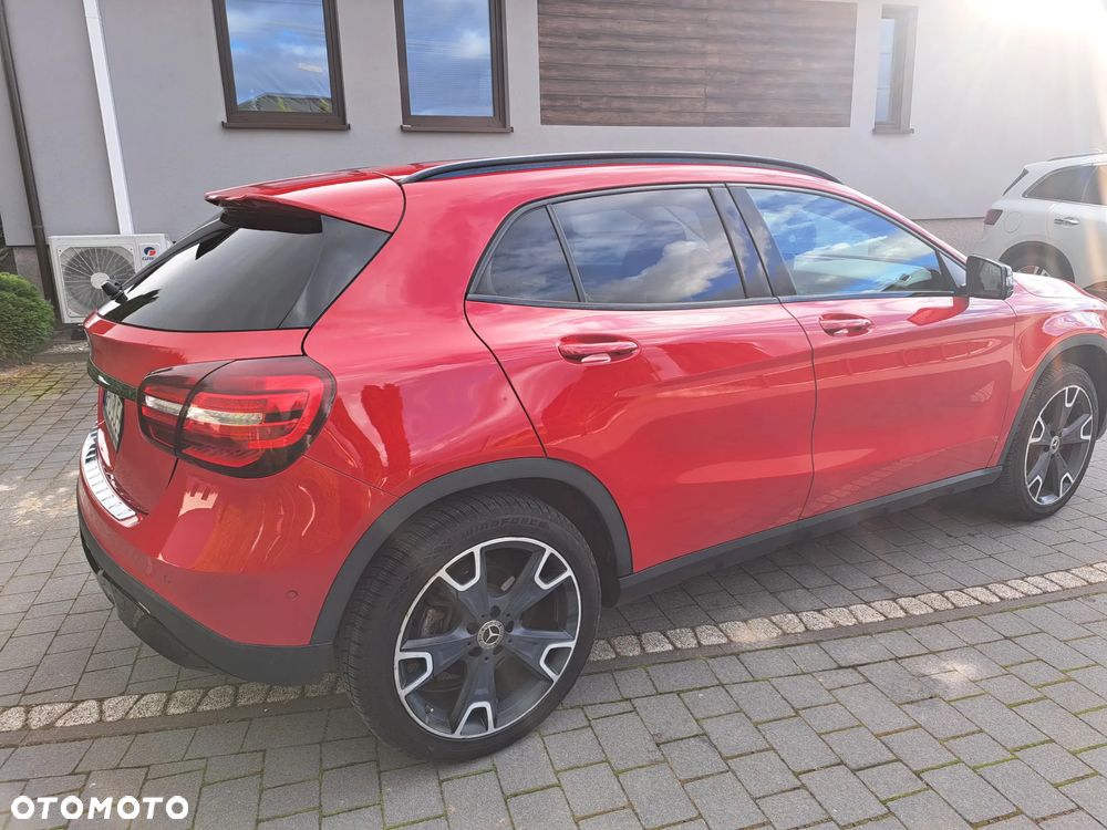 Mercedes-Benz GLA 180 d 7G-DCT Urban - 5