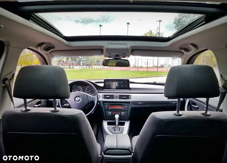 BMW Seria 3 320i Touring - 14