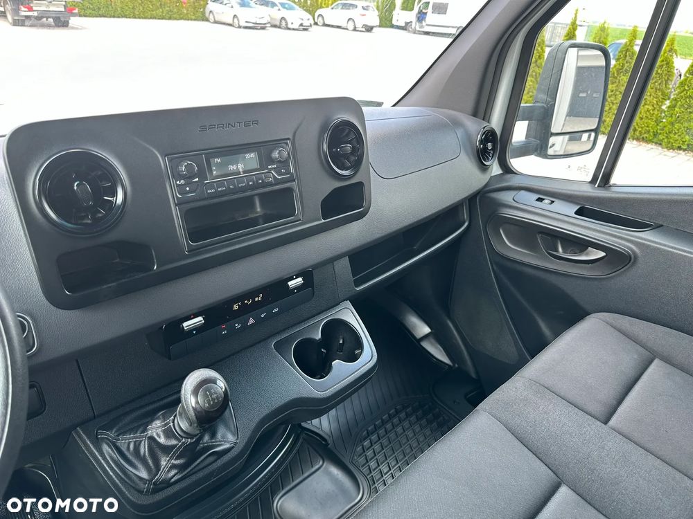 Mercedes-Benz Sprinter - 4