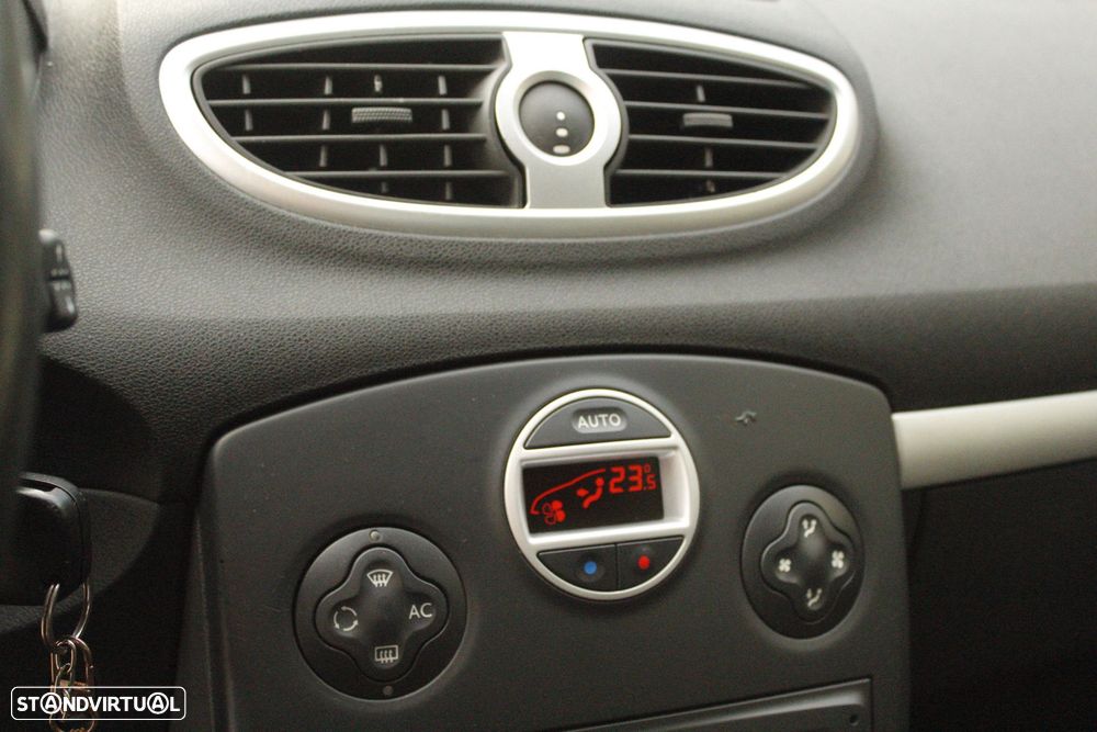 Renault Clio Break 1.5 dCi Dynamique S - 15