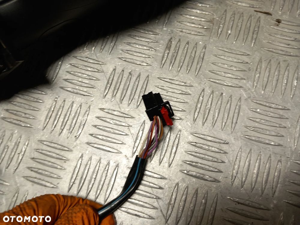 VW TOURAN LUSTERKO PRAWE PRZEDNIE PRAWY PRZÓD KOLOR: LA7W - 9