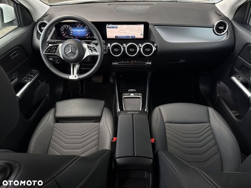 Mercedes-Benz GLA - 16