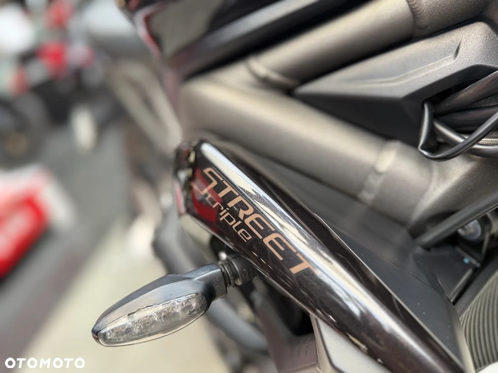 Triumph Street Triple - 13