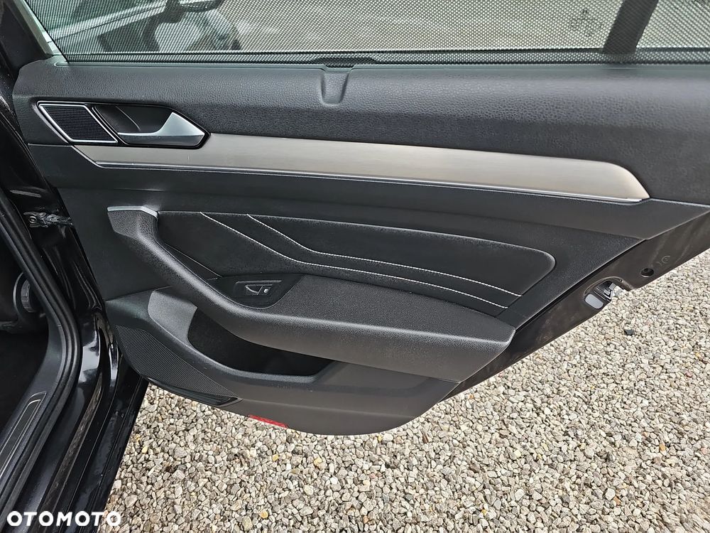 Volkswagen Passat 2.0 TDI 4Mot Elegance DSG - 23