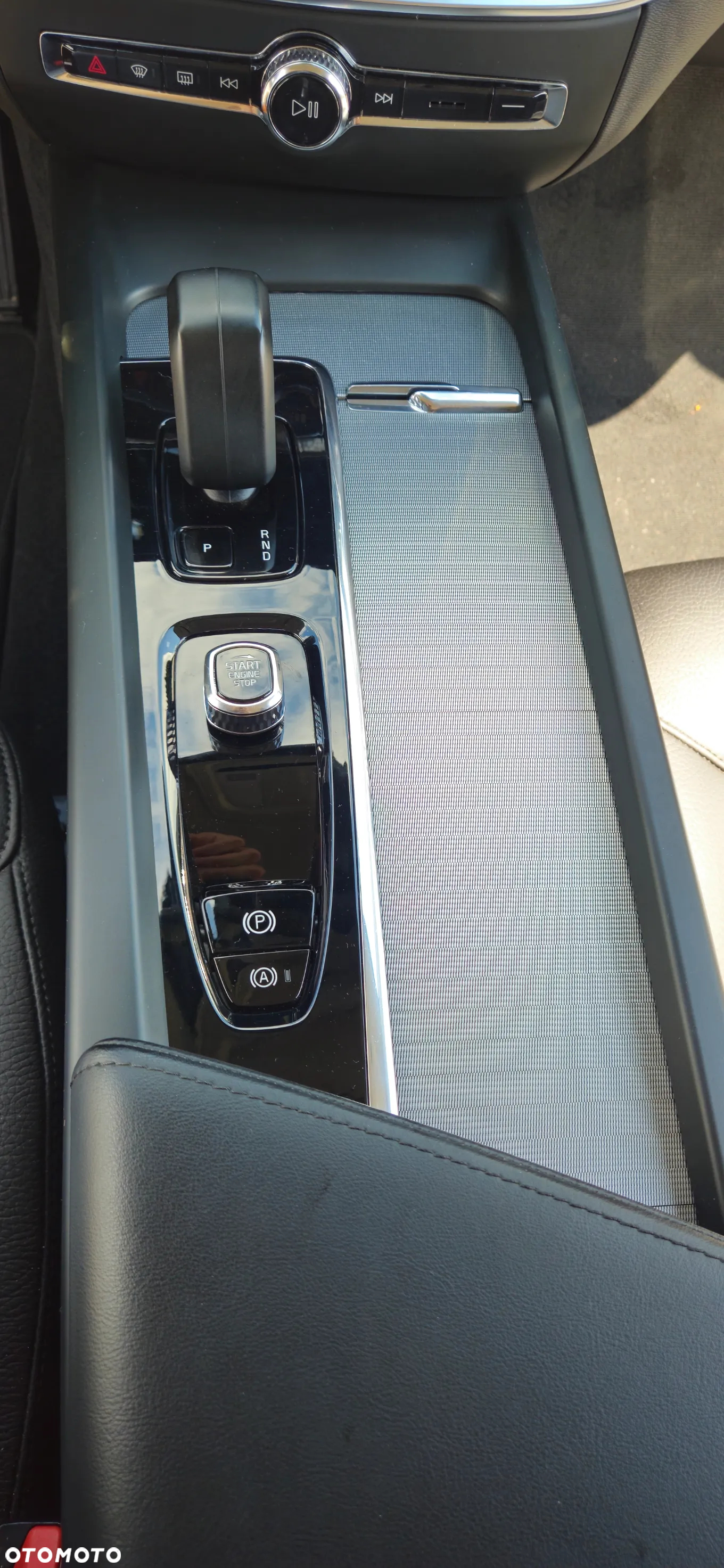 Volvo V60 B4 D Plus Dark - 24