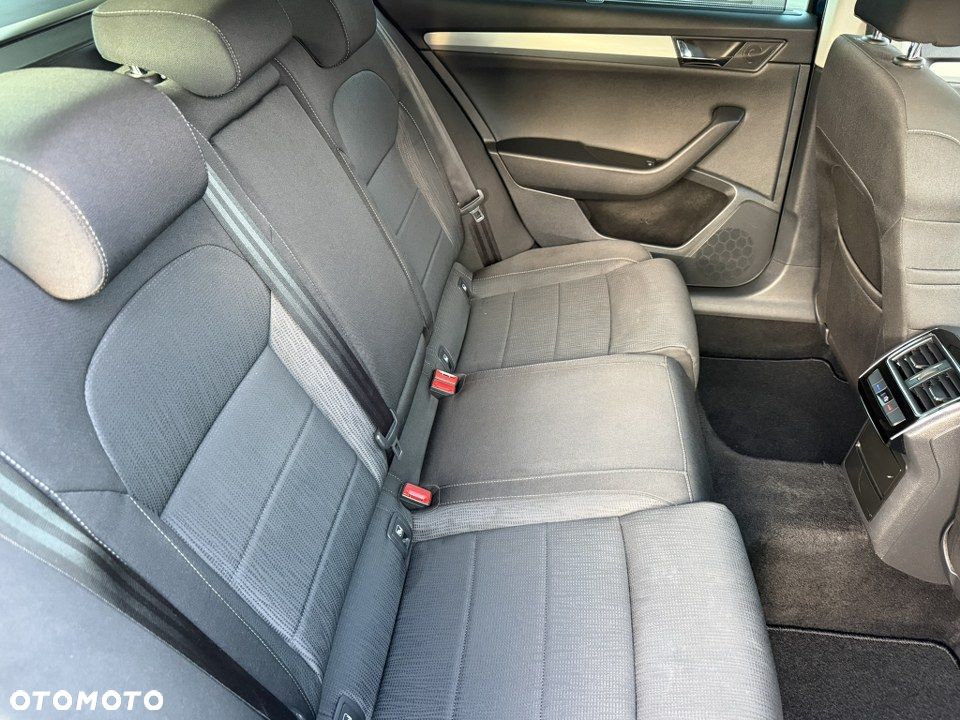 Skoda Superb 1.8 TSI Sportline DSG - 32