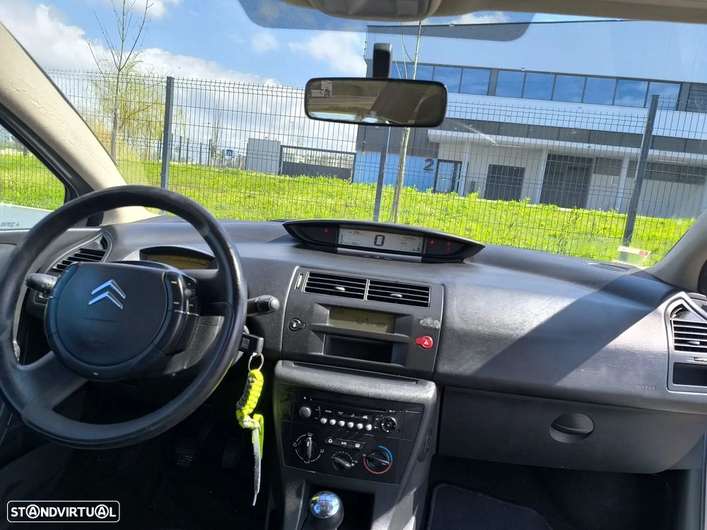 Citroën C4 1.6 HDi VTR - 8