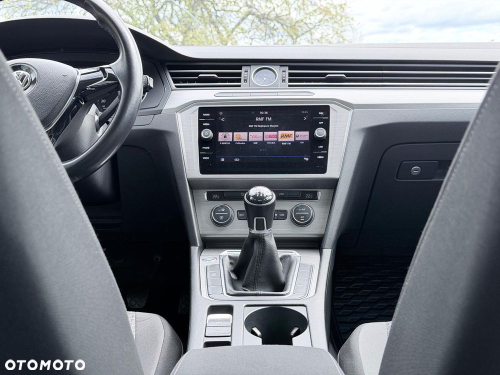 Volkswagen Passat - 11