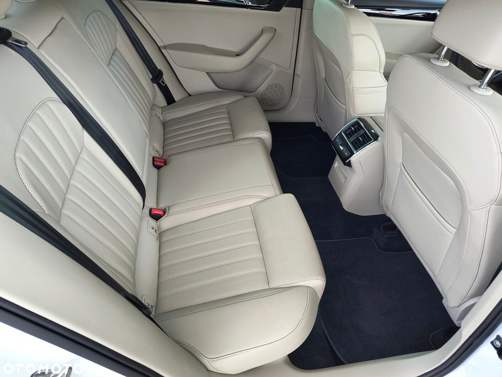 Skoda Superb 2.0 TDI SCR L&K DSG - 31