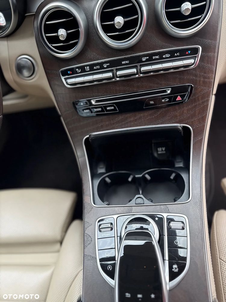 Mercedes-Benz GLC 250 4Matic 9G-TRONIC AMG Line - 24