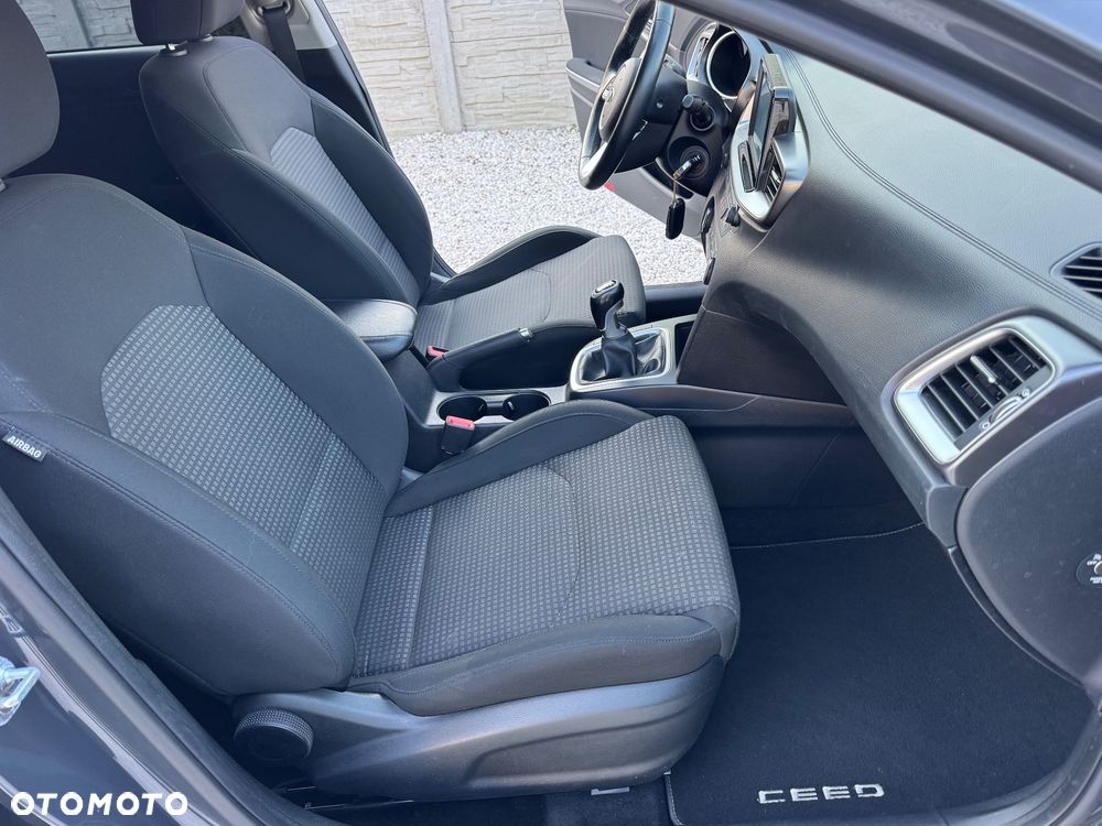 Kia Ceed 1.4 L Business Line Plus - 29