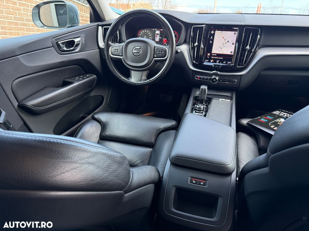 Volvo XC 60 B4 MHEV AWD Momentum Pro - 21