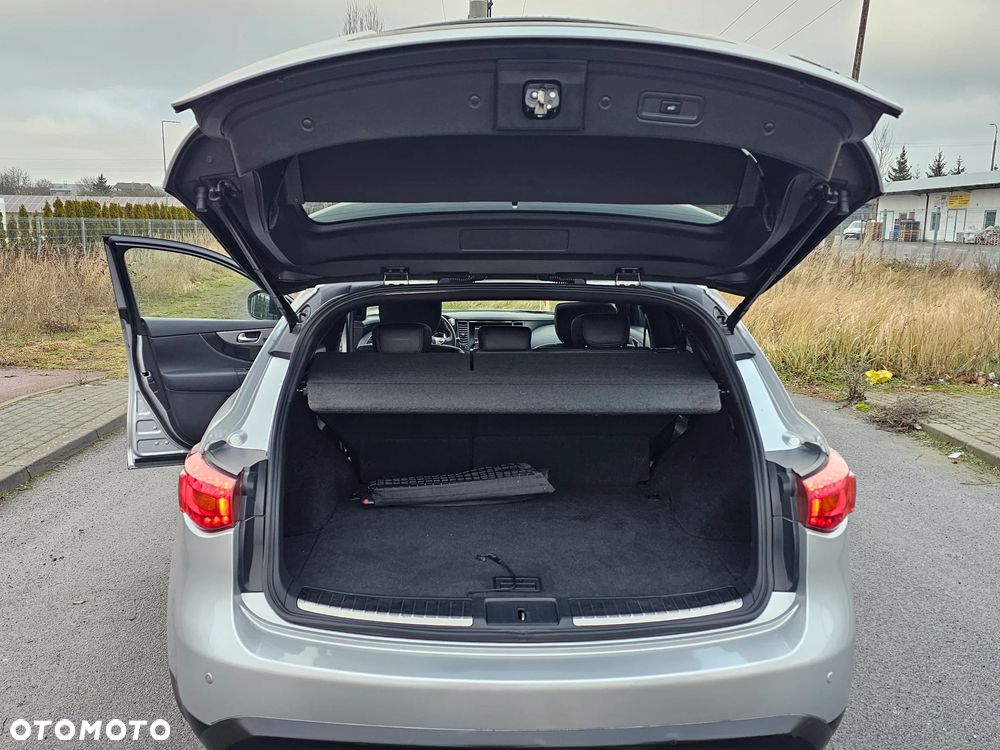 Infiniti Q70 - 25